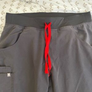 Women’s charcoal FIGS Kade cargo scrub pants size M